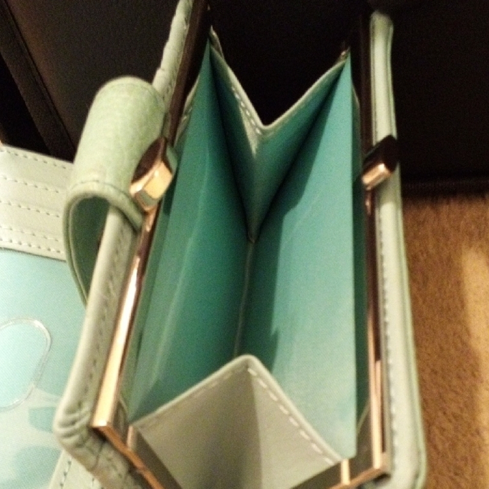 Genuine Leather Mint Green Bifold Wallet with Kiss Lock Coin Purse Card Holder - Picture 7 of 7